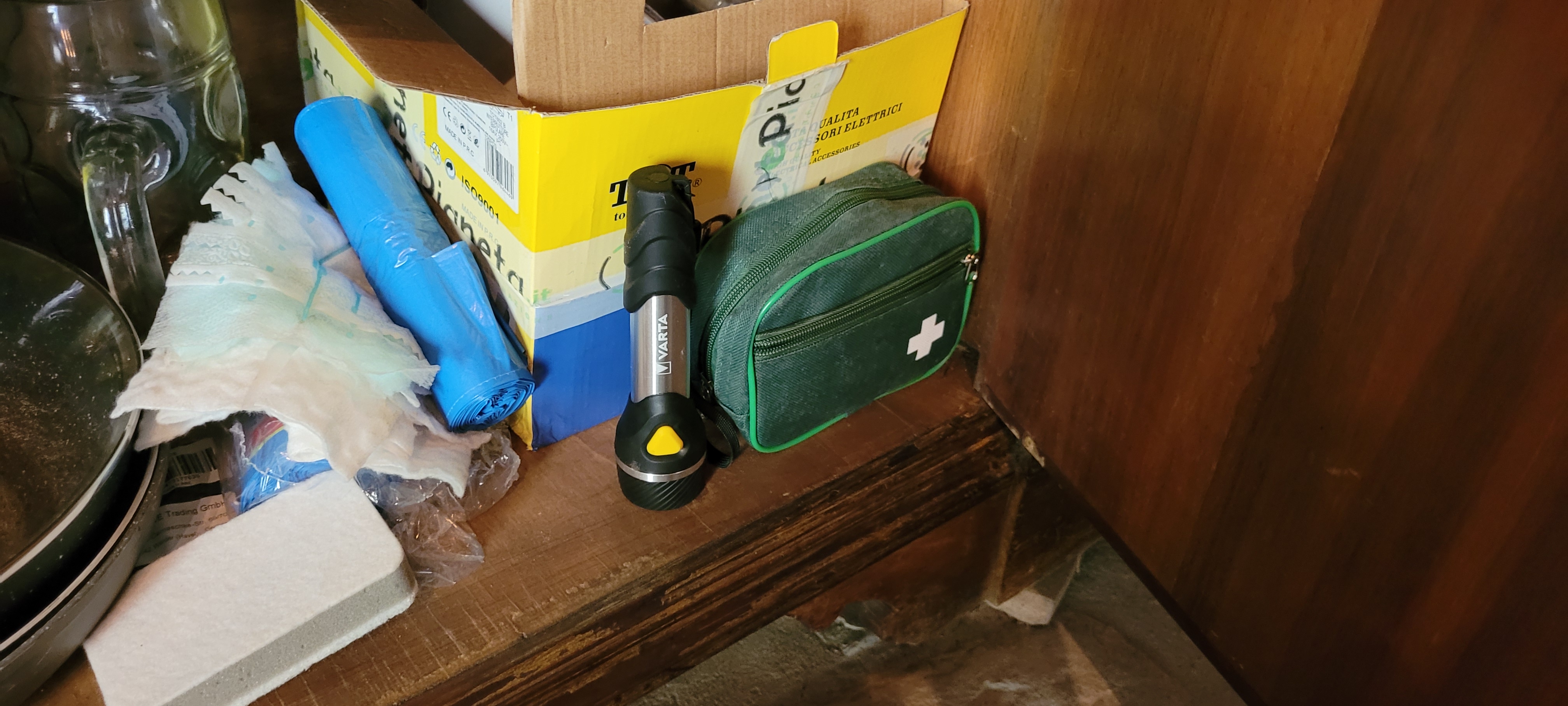 Torcia per blackout alla Casina La Quercia